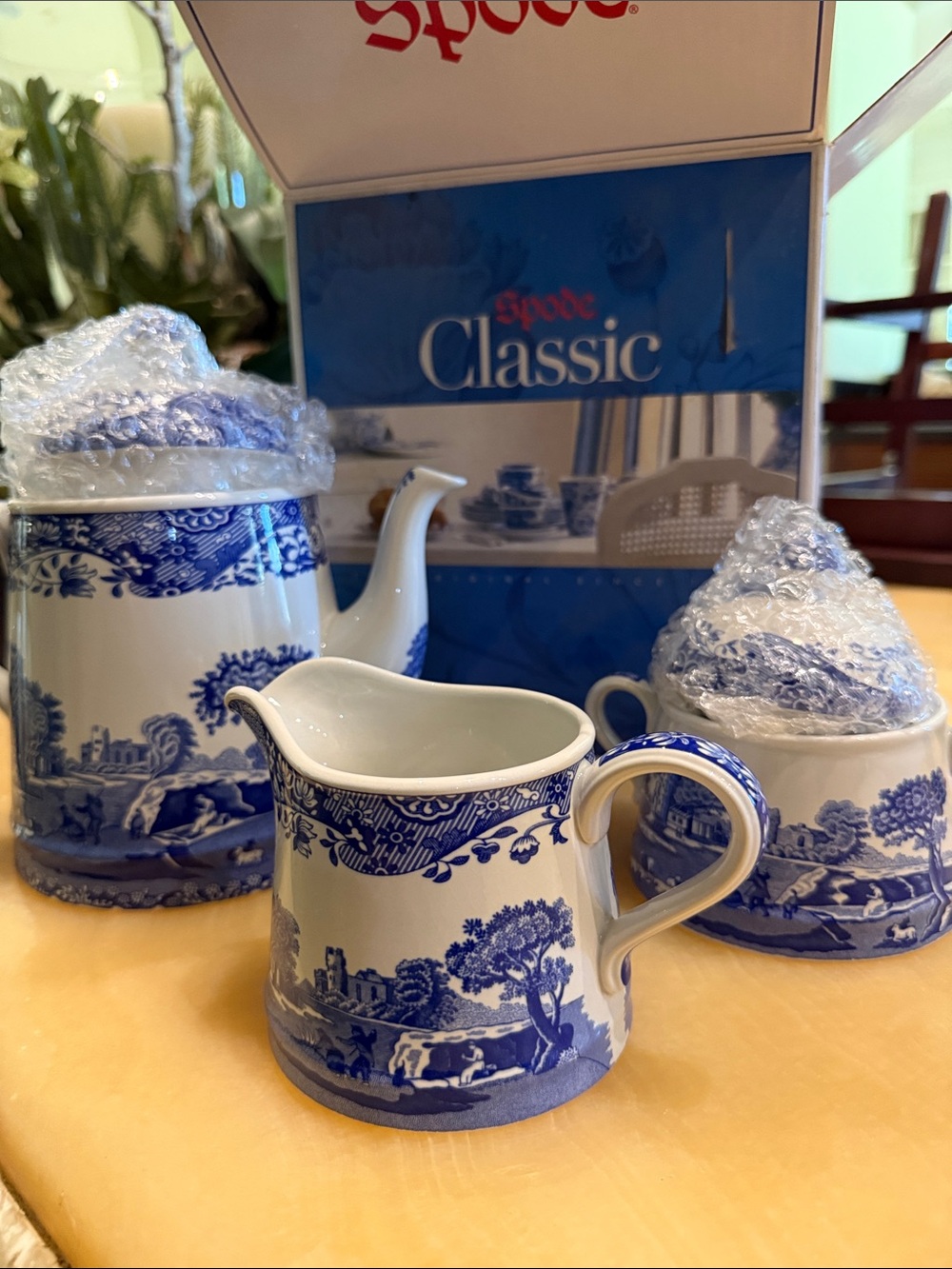 Spode Blue and White Classic Tea/Dinnerware Set Boxed